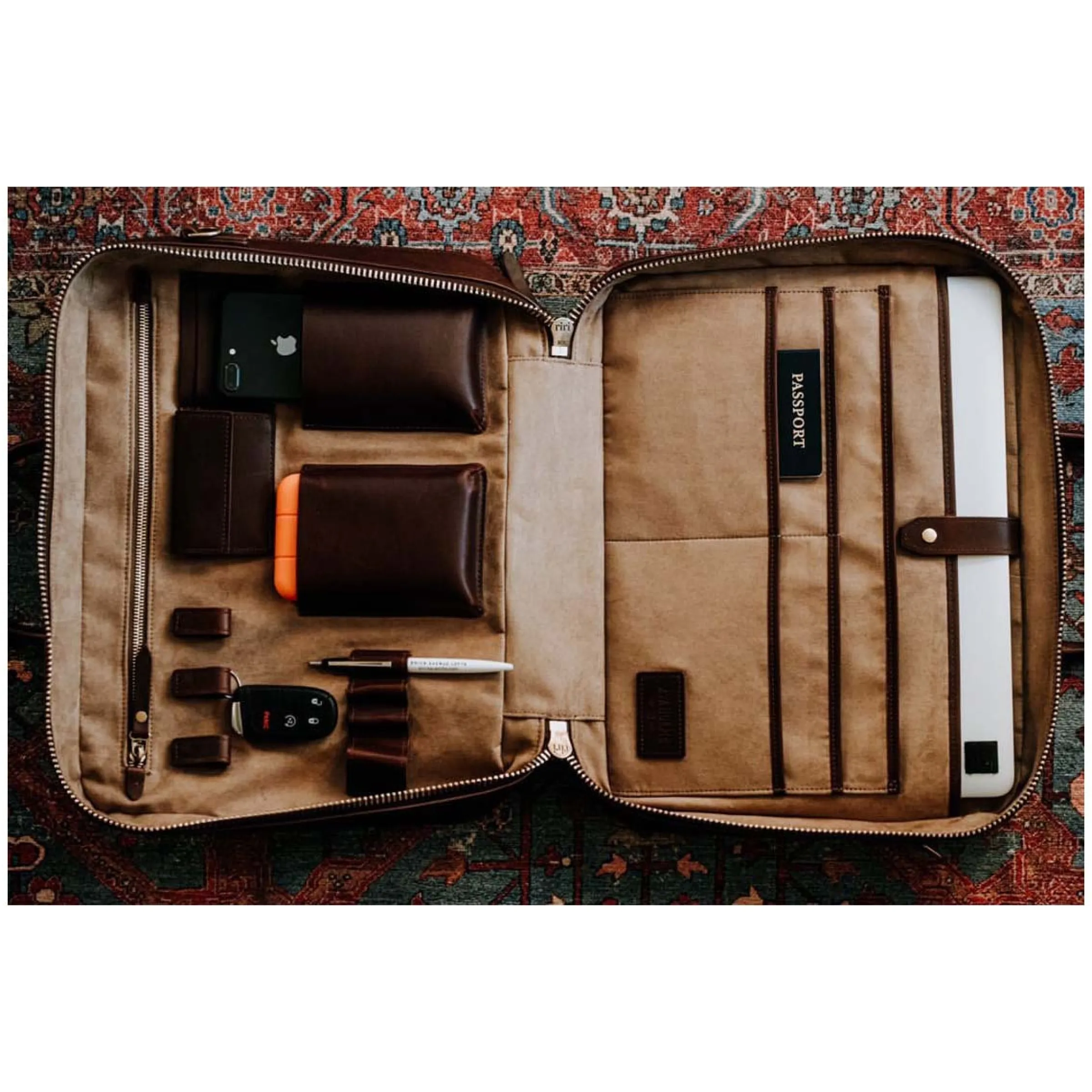 J. W. Hulme Co Editor Briefcase With Trolley Sleeve V1> Briefcases