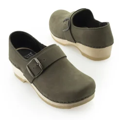 J. W. Hulme Co Sven Clogs Closed Back Large Buckle Women's>Women Footwear